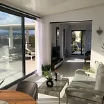 Appartement Montfleury, 2 Terrasses, 2 Chambres , 2 Sdb , Pkg Prive Piscine, 15 Min Walk To Croisette Beach And Palais Des Festivals